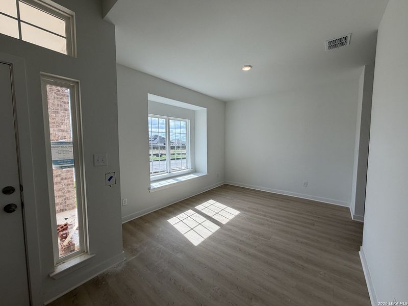 Spacious, unfurnished interior of a new home in Arroyo Ranch, Seguin (Image 20).