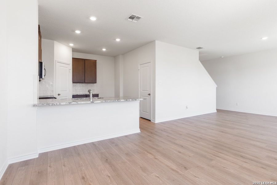 Spacious, unfurnished interior of a new home in Knox Ridge, Converse (Image 24).