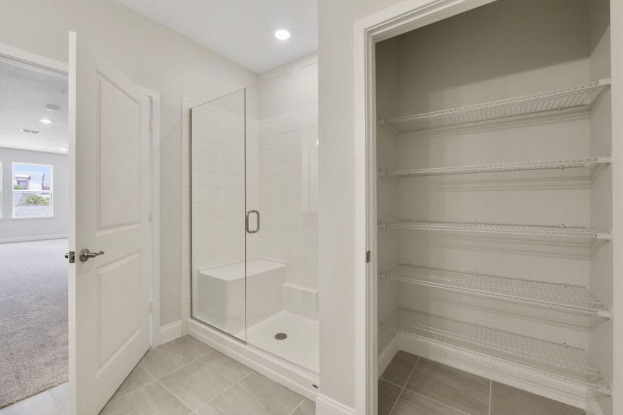 Spacious, unfurnished interior of a new home in Gatherings® of Lake Nona, Orlando (Image 22).