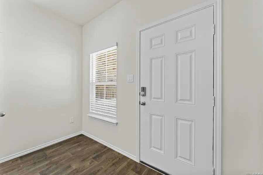 Spacious, unfurnished interior of a new home in Laurel Vistas, San Antonio (Image 23).