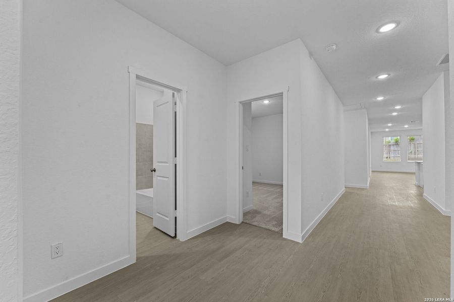 Spacious, unfurnished interior of a new home in Grace Valley, Cibolo (Image 13).