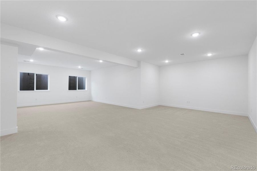 Spacious, unfurnished interior of a new home in Montaine, Castle Rock (Image 19).