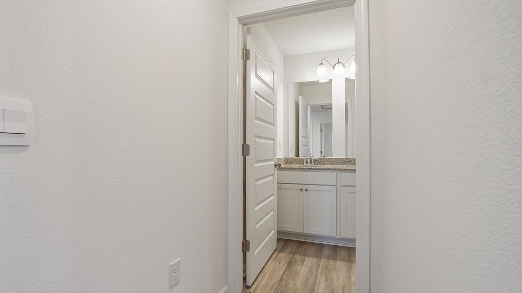 Spacious, unfurnished interior of a new home in Owl's Head East, Freeport (Image 21).