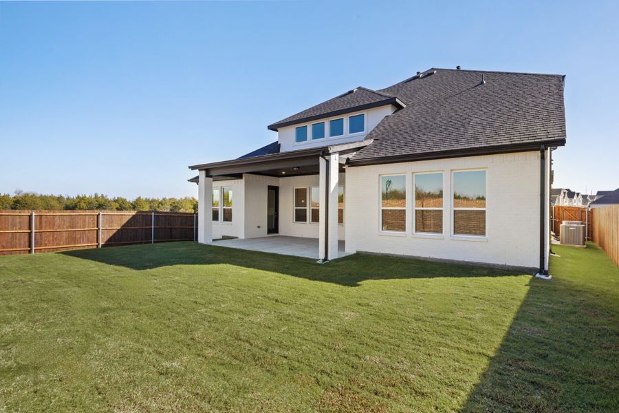 Exterior details and patio area of a home in Edgewater, Fate (Image 4).