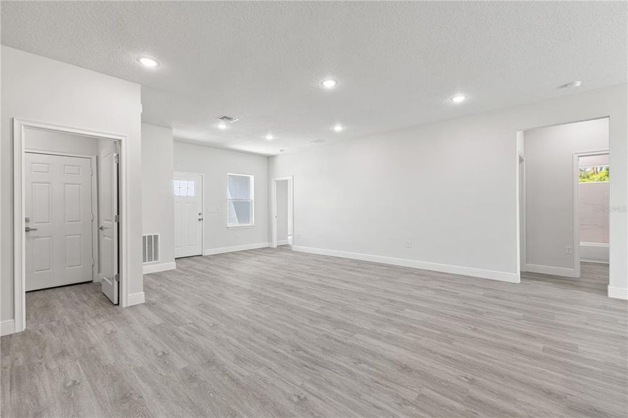 Spacious, unfurnished interior of a new home in , Ocala (Image 15).