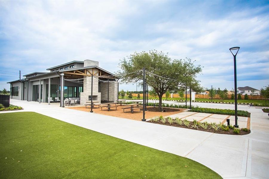 Community amenities in Candela, Richmond (Image 7).