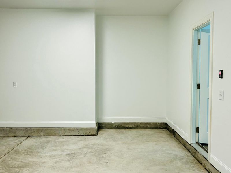 Spacious, unfurnished interior of a new home in , Summerville (Image 17).