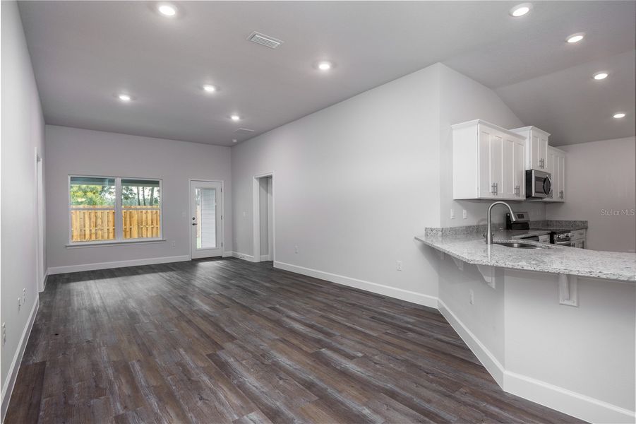 Spacious, unfurnished interior of a new home in Kirkland Farms, Alachua (Image 21).