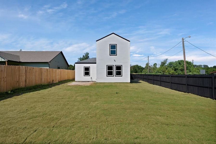 Front exterior of a new home in , Granbury, TX, highlighting curb appeal (Image 15). Front exterior of a new home in , Granbury, TX, highlighting curb appeal (Image 15).
