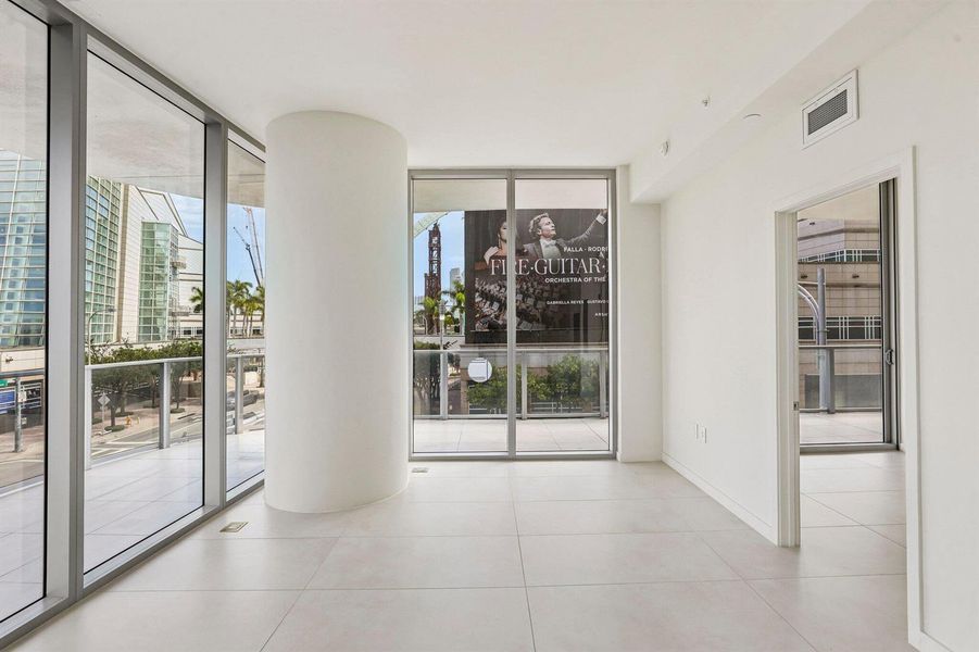 6-web-or-mls-Biscayne Blvd 201-S0409-006