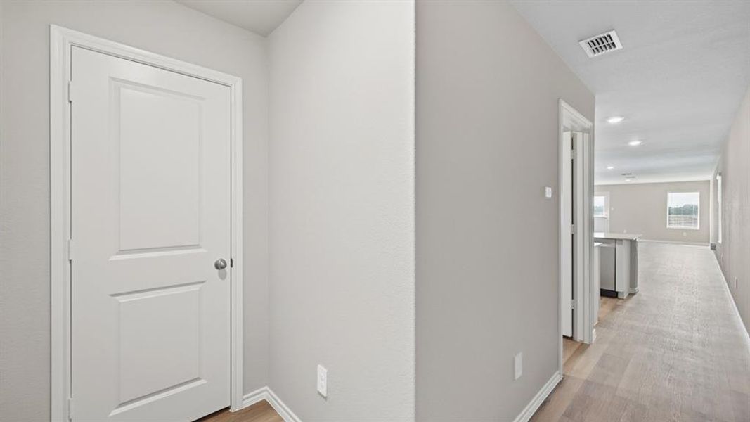 Spacious, unfurnished interior of a new home in Sunnycreek, Fort Worth (Image 9).