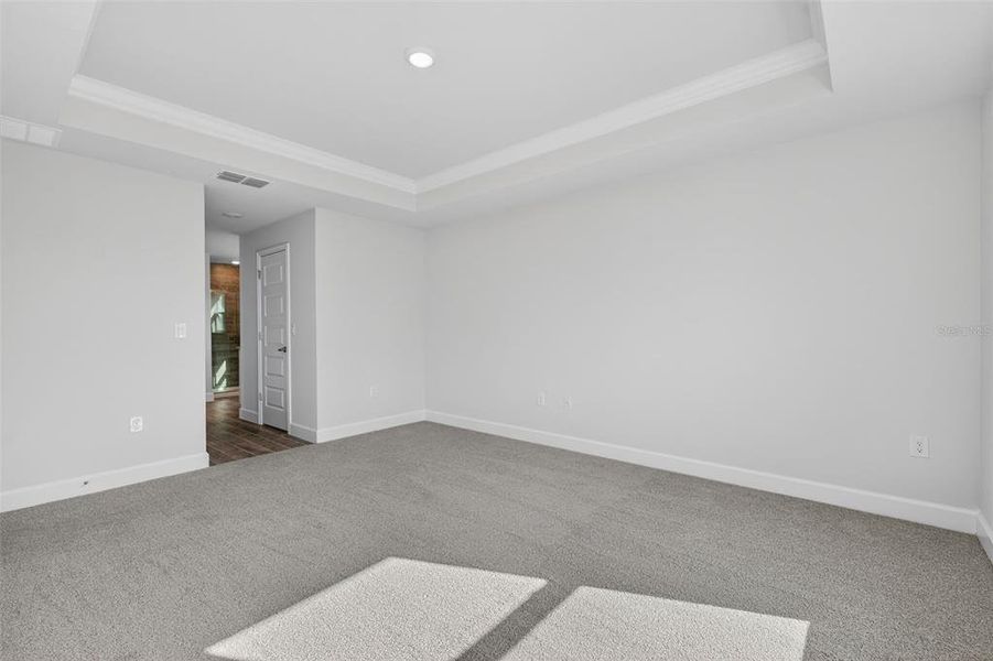 Spacious, unfurnished interior of a new home in Hill Country Estates, Dade City (Image 50).