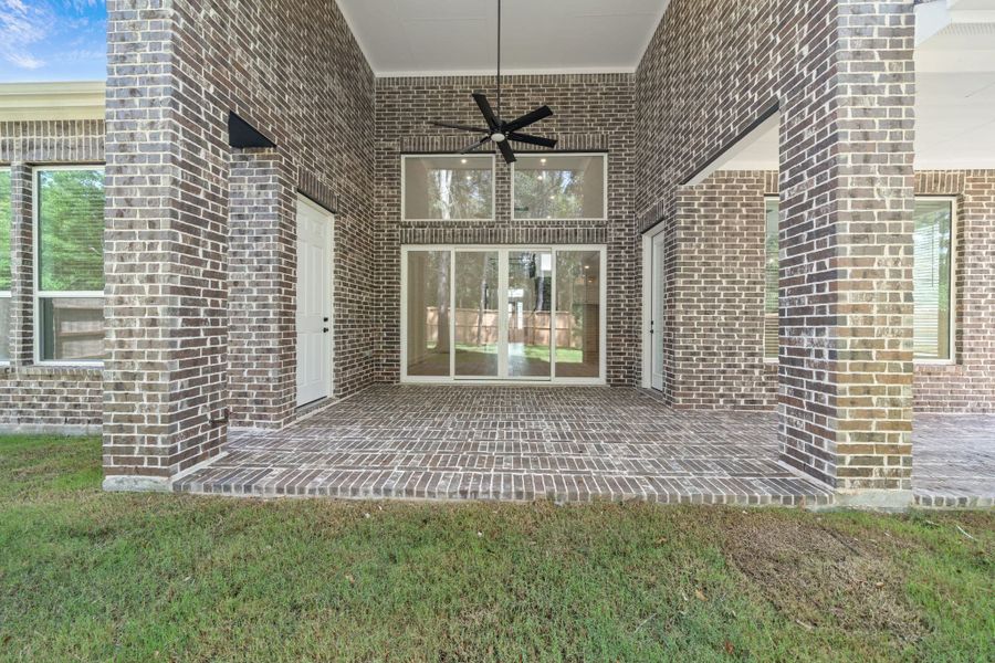Representative exterior details of a home built from the Waterloo 60′ Lot by Chesmar Homes in Fulshear Lakes, Fulshear (Image 3).