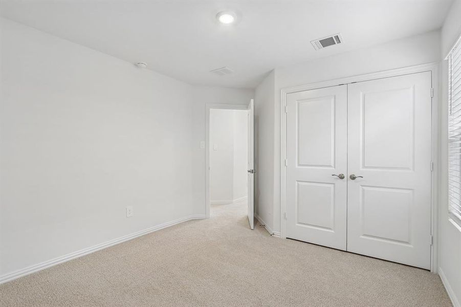 Spacious, unfurnished interior of a new home in Oak Ridge Park, Corinth (Image 29).