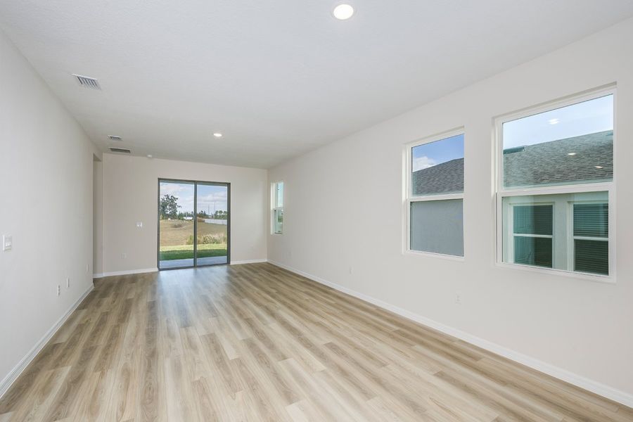 Spacious, unfurnished interior of a new home in Cherrywood Preserve, Ocala (Image 12).