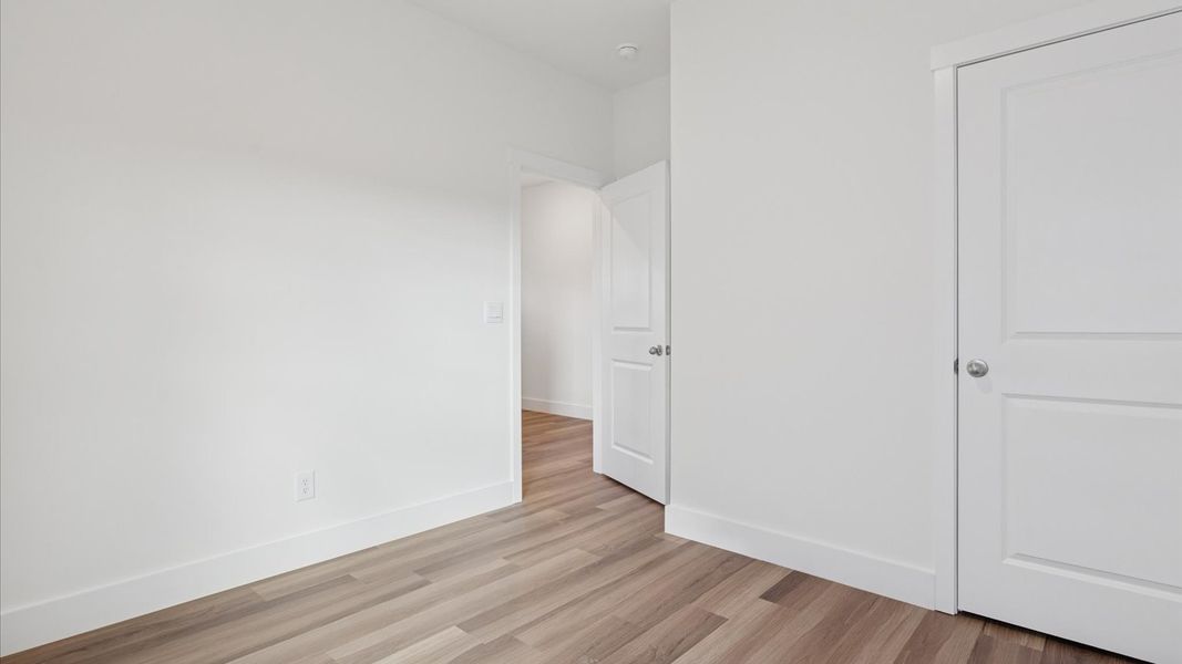 Spacious, unfurnished interior of a new home in Millstone Village, Morristown (Image 14).