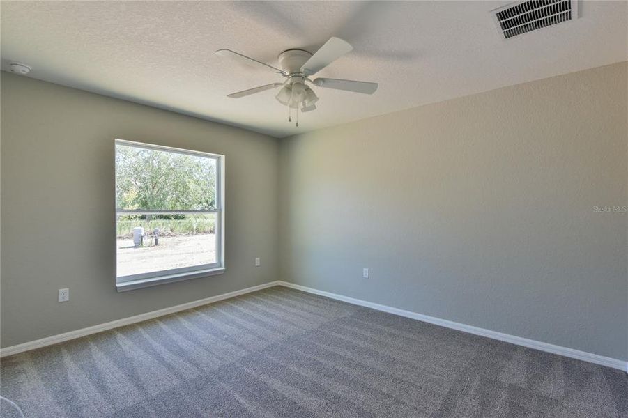 Spacious, unfurnished interior of a new home in , Ocala (Image 12).