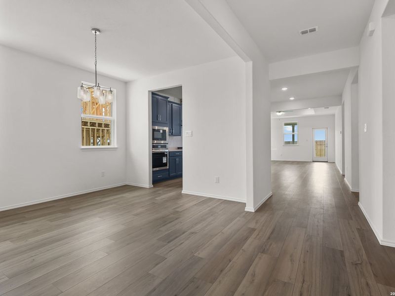 Spacious, unfurnished interior of a new home in Hickory Ridge, San Antonio (Image 22).