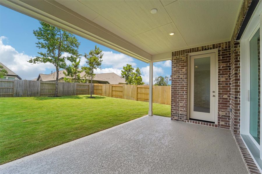 Exterior details and patio area of a home in Evergreen 55', Conroe (Image 2). Exterior details and patio area of a home in Evergreen 55', Conroe (Image 2).
