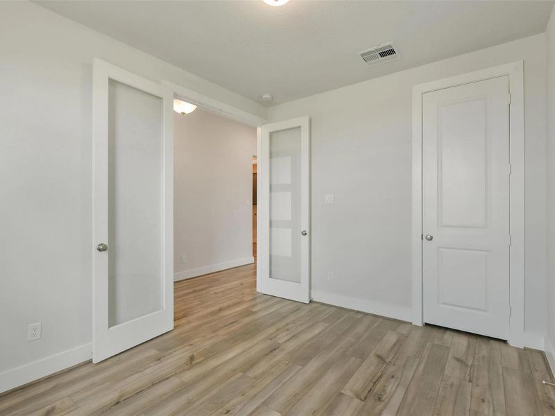 Spacious, unfurnished interior of a new home in Lago Mar, Texas City (Image 15). Spacious, unfurnished interior of a new home in Lago Mar, Texas City (Image 15).