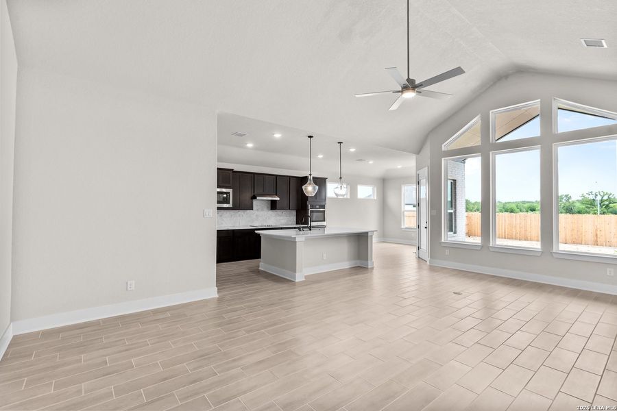 Spacious, unfurnished interior of a new home in Stillwater Ranch, San Antonio (Image 19).