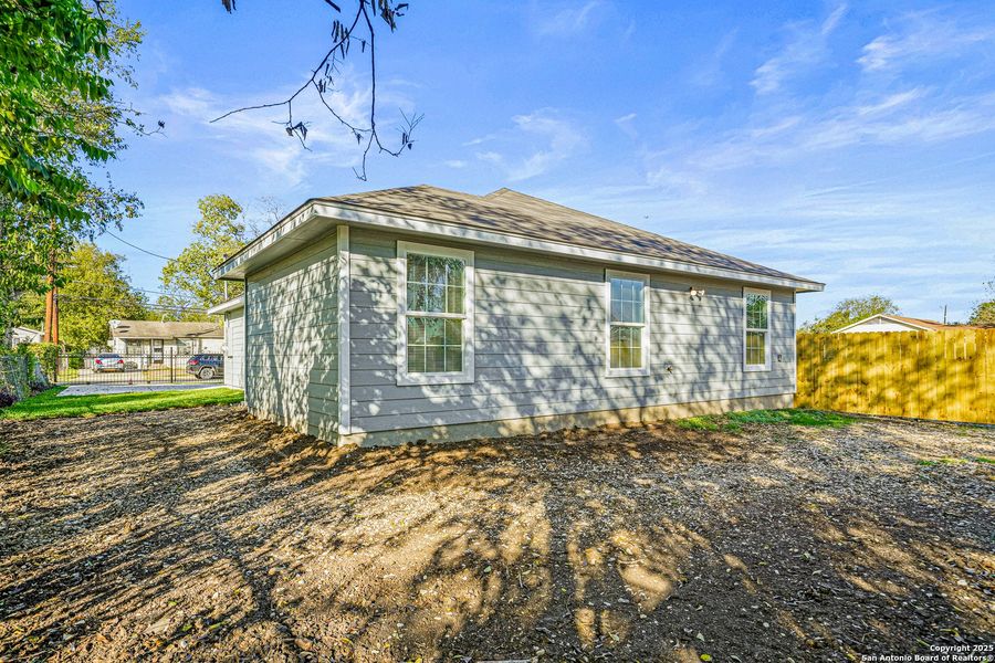 Exterior details and patio area of a home in , San Antonio (Image 4).