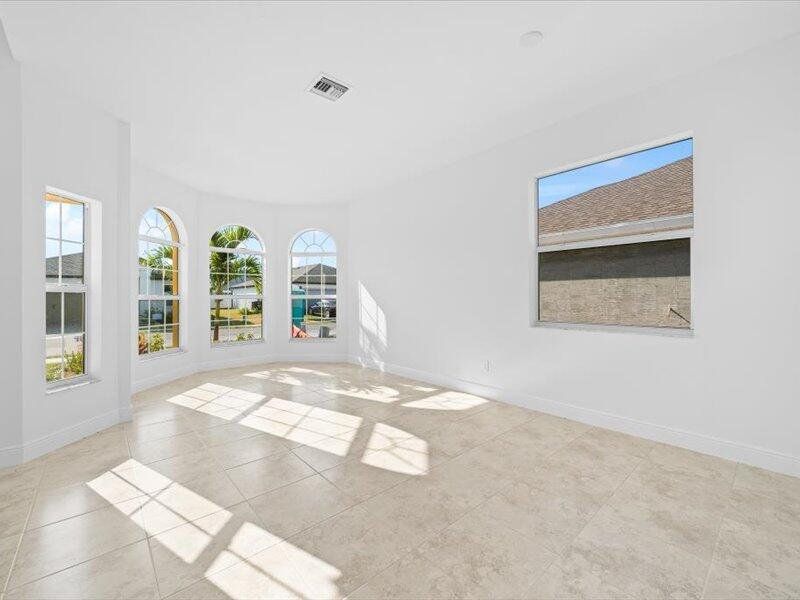 Spacious, unfurnished interior of a new home in , Fort Pierce (Image 26).