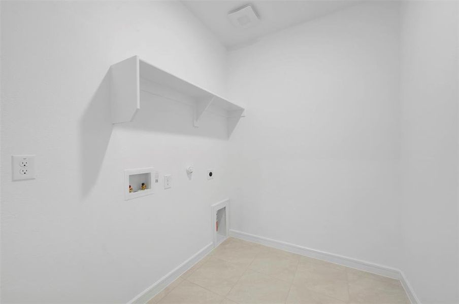 Spacious, unfurnished interior of a new home in Rolling Ridge, Van Alstyne (Image 22).