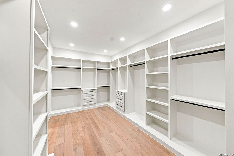 Spacious, unfurnished interior of a new home in , Boerne (Image 20).