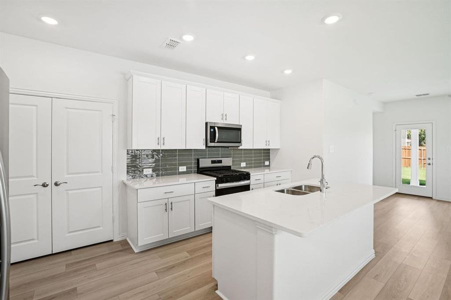 Photo is not of the actual home, but is an inspirational photo of builder’s model home and may depict options, furnishings, and/or decorator features that are not included. Photo is not of the actual home, but is an inspirational photo of builder’s model home and may depict options, furnishings, and/or decorator features that are not included.