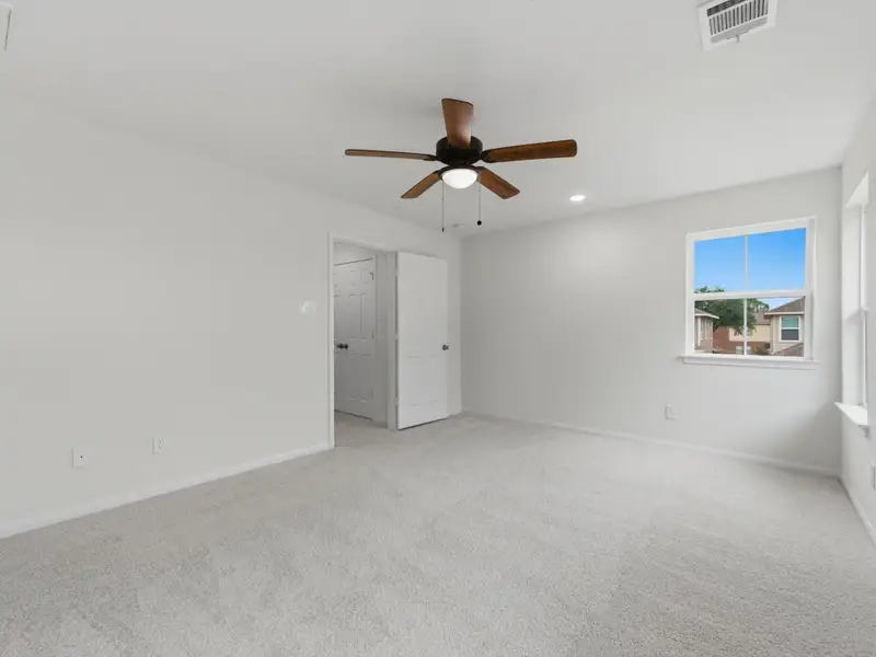 Spacious, unfurnished interior of a new home in , Houston (Image 13).