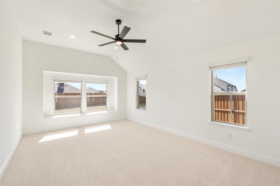 Spacious, unfurnished interior of a new home in Willow Wood, McKinney (Image 22).