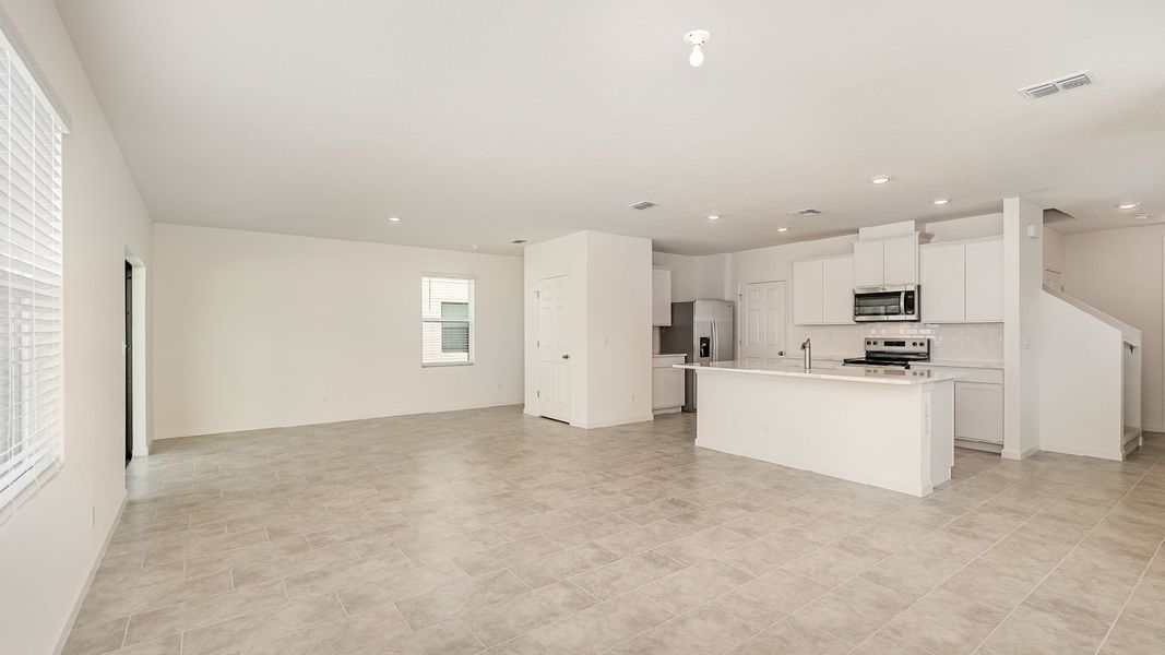Representative unfurnished interior of a home built from the Hayden by D.R. Horton in Morningside, Fort Pierce (Image 15).