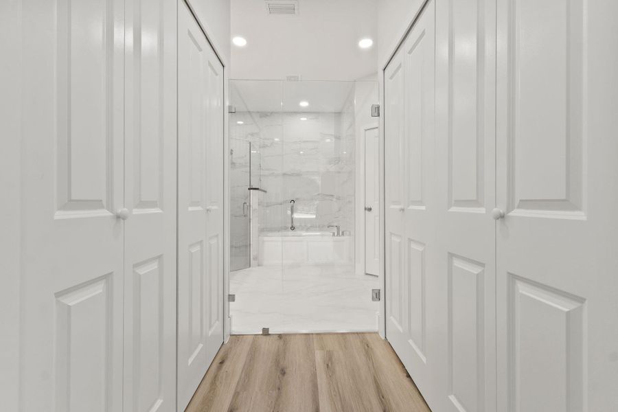 Spacious, unfurnished interior of a new home in , Fort Pierce (Image 21).