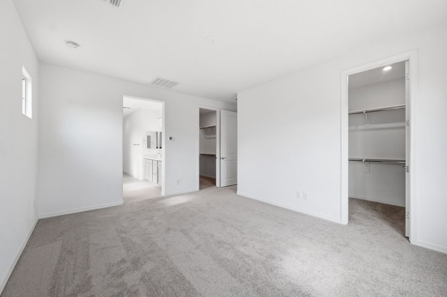 Spacious, unfurnished interior of a new home in Hawes Crossing, Mesa (Image 21).