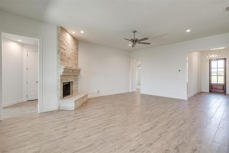 Spacious, unfurnished interior of a new home in , Burleson (Image 34). Spacious, unfurnished interior of a new home in , Burleson (Image 34).