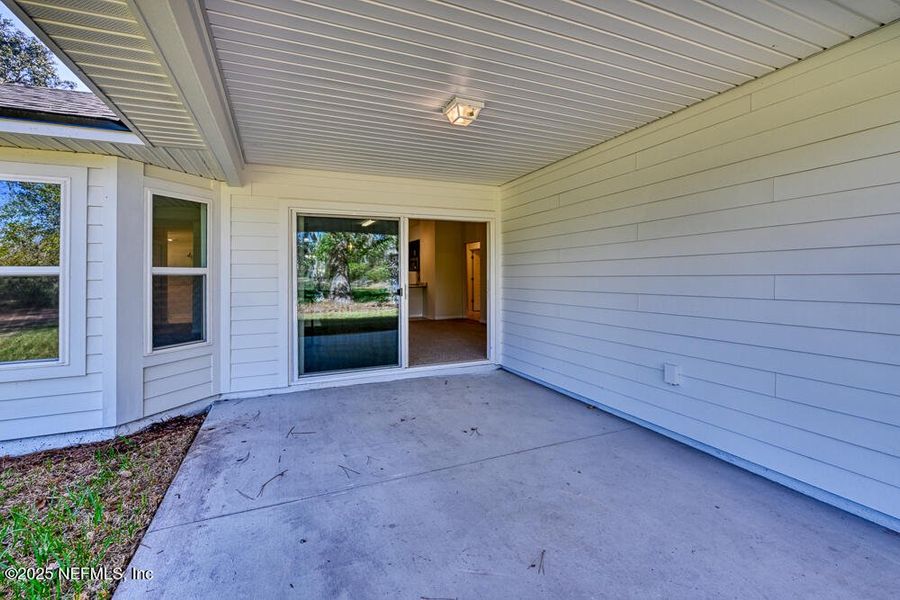 Exterior details and patio area of a home in , Jacksonville (Image 15).