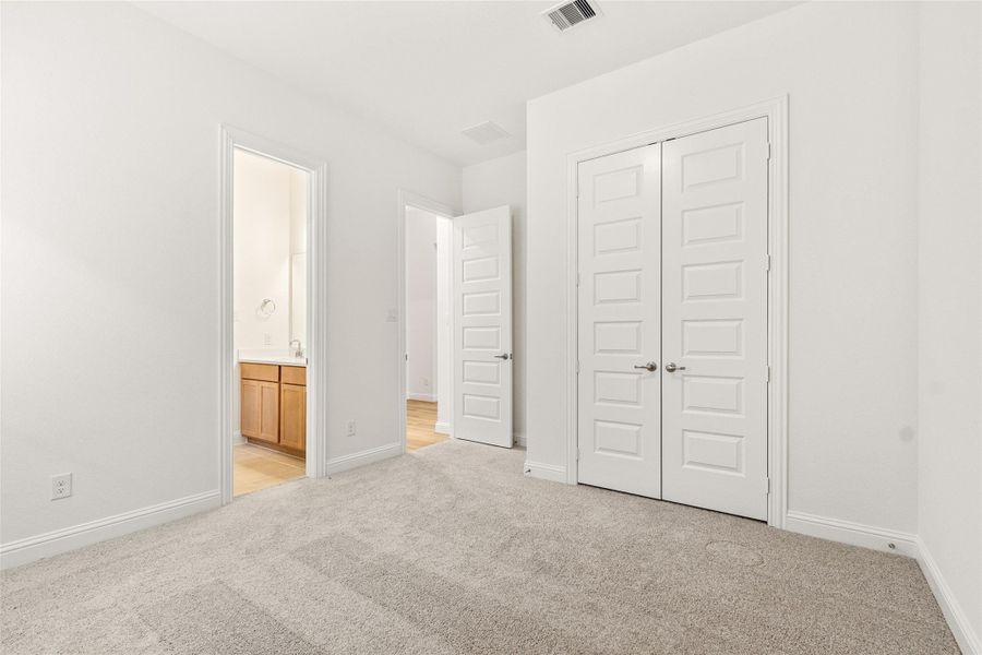 Spacious, unfurnished interior of a new home in Sundance Cove, Crosby (Image 28).