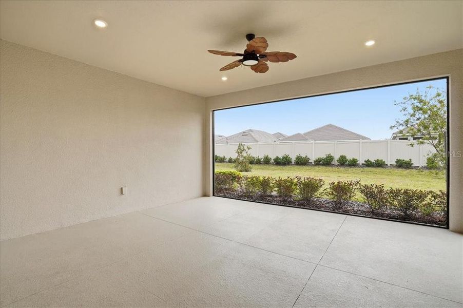 Exterior details and patio area of a home in , Palmetto (Image 4).