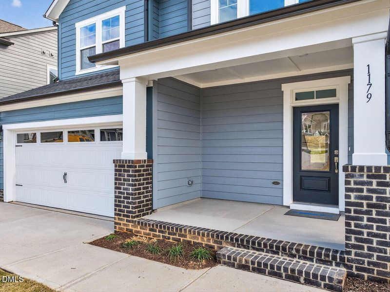 004-1280x960-front-porch