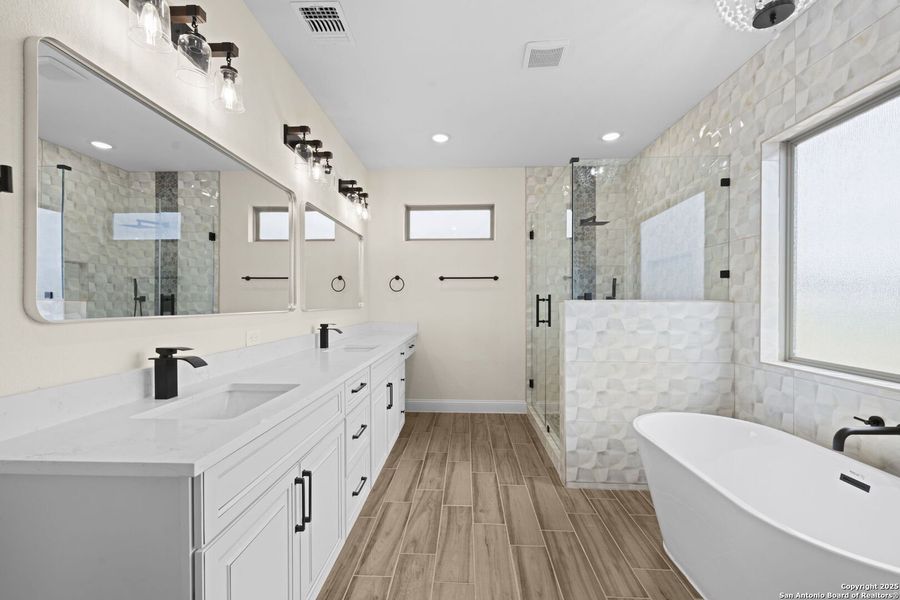 Furnished interior view inside a new home in , Floresville (Image 14).