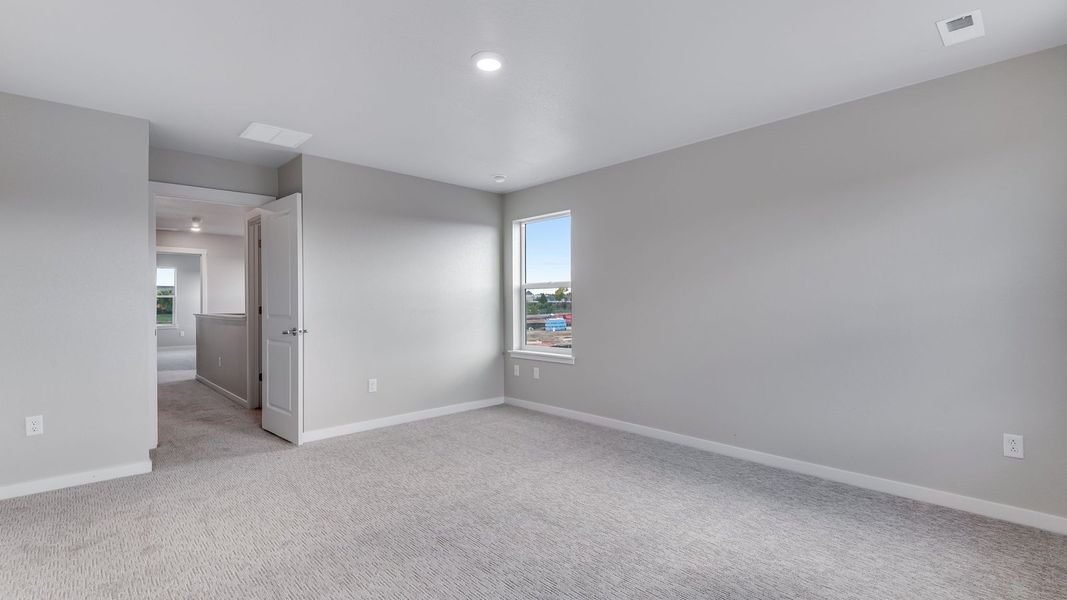 Spacious, unfurnished interior of a new home in Horizon Uptown, Aurora (Image 19).