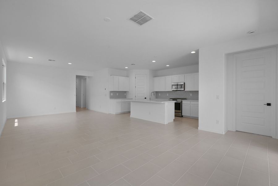 Spacious, unfurnished interior of a new home in Artisan at Asante Discovery Collection, Surprise (Image 18). Spacious, unfurnished interior of a new home in Artisan at Asante Discovery Collection, Surprise (Image 18).