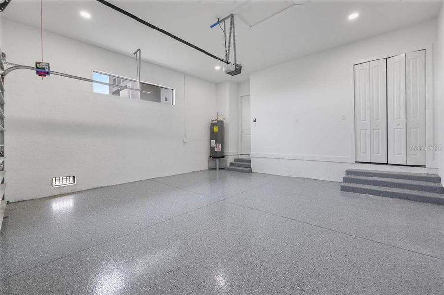 Spacious, unfurnished interior of a new home in , Port Charlotte (Image 30).