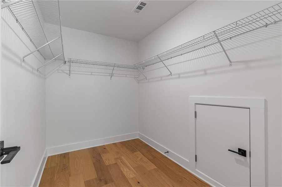 Spacious, unfurnished interior of a new home in , Gainesville (Image 43).