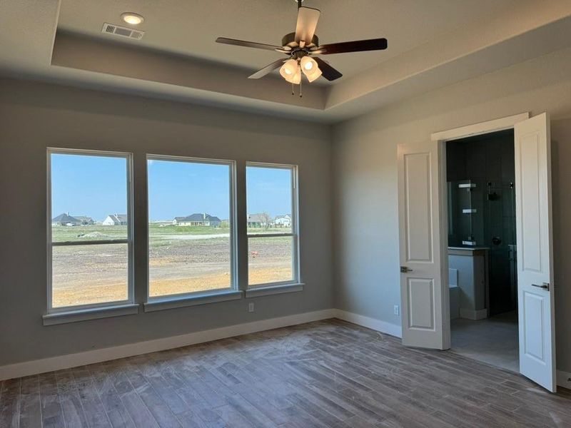 Spacious, unfurnished interior of a new home in Rocky Top, Krum (Image 8).