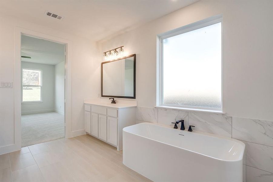 Furnished interior view inside a new home in Sweetgrass, Haslet (Image 23).