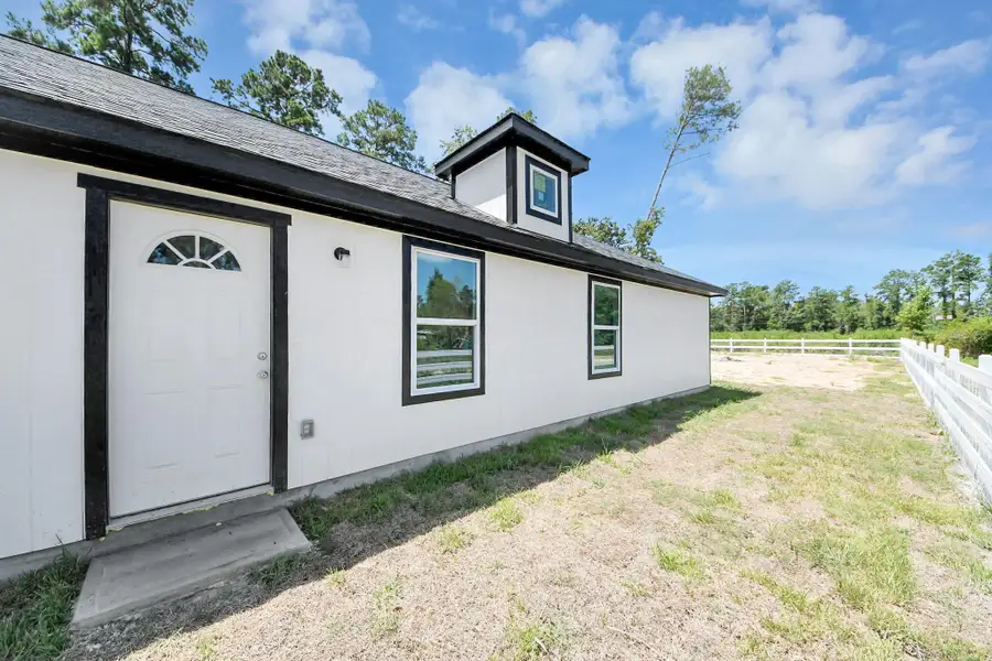 Exterior details and patio area of a home in , Splendora (Image 4).