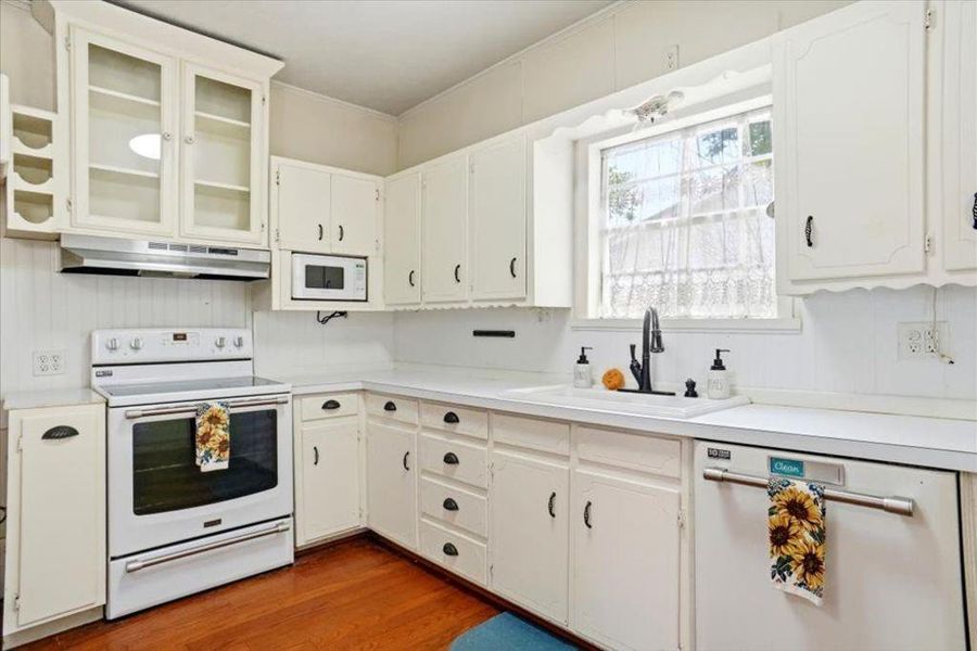 Furnished interior view inside a new home in , Itasca (Image 6).