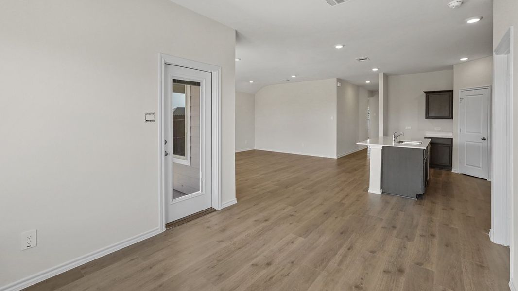 Spacious, unfurnished interior of a new home in Blaire Lake, Tyler (Image 15). Spacious, unfurnished interior of a new home in Blaire Lake, Tyler (Image 15).
